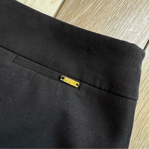 Tahari Pencil Casual Skirt | Size: 8 | Regular Condition - Picture 2 of 5